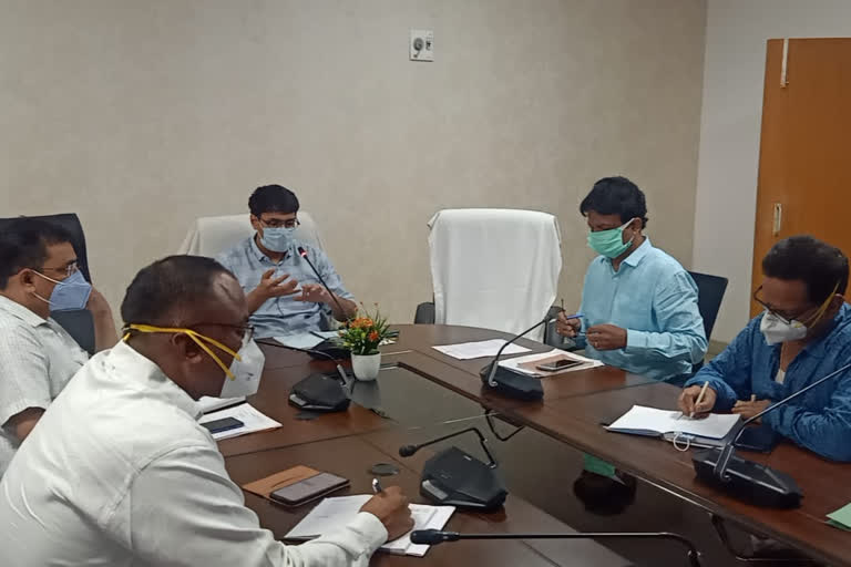 dc held meeting regarding swasthya suraksha saptah in chaibasa