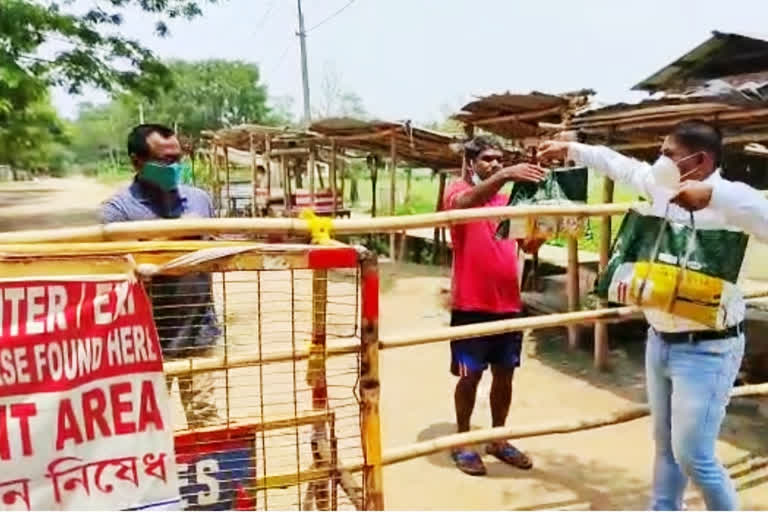 কাকীত ক'ভিড আক্ৰান্ত পৰিয়ালক সহায়ৰ হাত কাকী সাংবাদিক সন্থাৰ