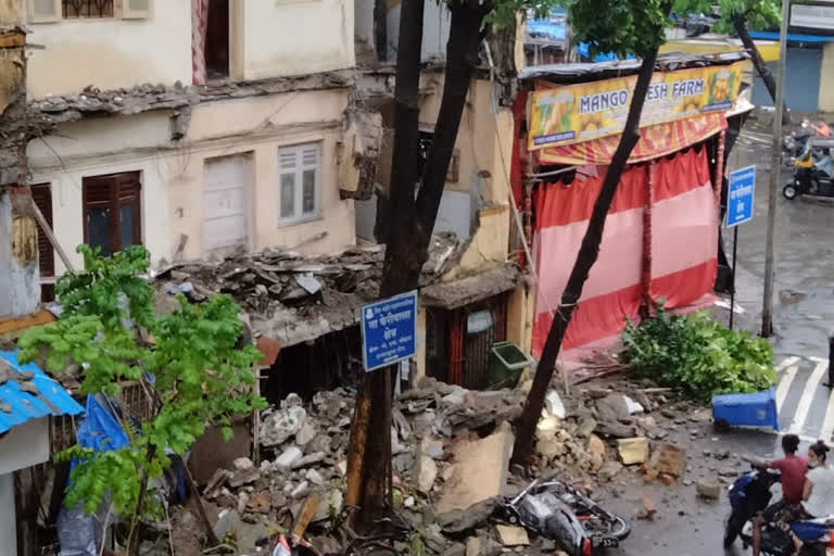 part of the building has collapsed in Bhayander