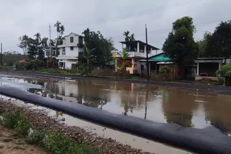 টীয়কত চাৰিলেনযুক্ত পথ নিৰ্মাণত বিসংগতিৰ অভিযোগ