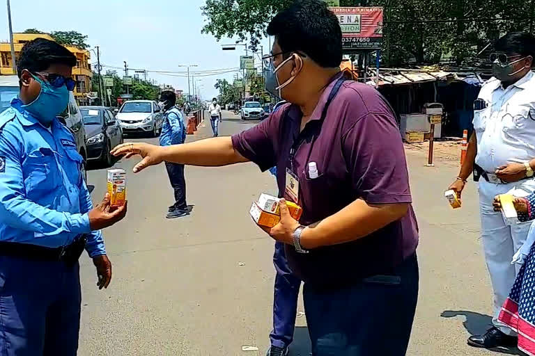 'Brotherhood' Arranged drinks for on duty policemen of Asansol