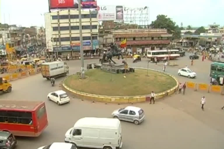 ಲಾಕ್ ಡೌನ್ ಇದ್ರು ಕ್ರಿಕೆಟ್ ಆಡಿದ ಹುಬ್ಬಳ್ಳಿ ಮಂದಿ