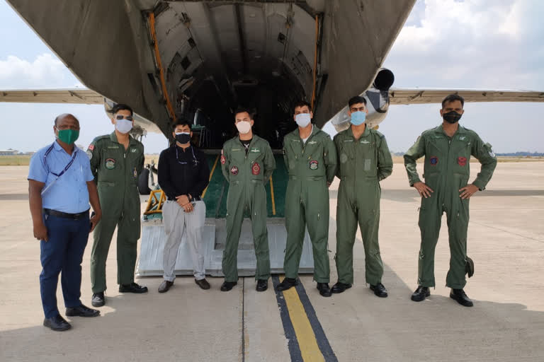 Life-saving medicines reach Raipur by Air Force aircraft in raipur airport