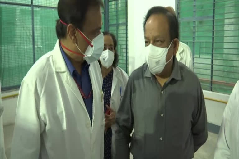 Union Health Minister Dr. Harsh Vardhan visited Safdarjung Hospital
