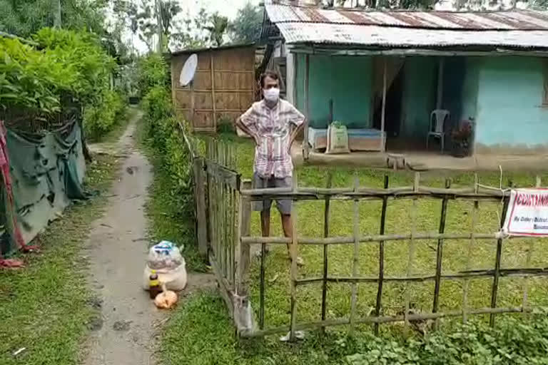 বিশ্বনাথত কভিড-১৯ আক্ৰান্ত পৰিয়ালক সাহাৰ্য প্ৰদান