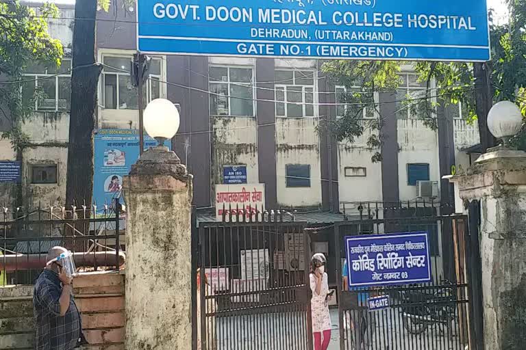 water-enter-in-corona-ward-due-to-drainage-system-choke-in-doon-hospital