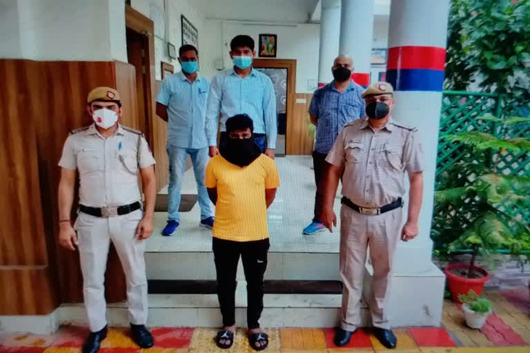 snatcher arrested in karol bagh during incident