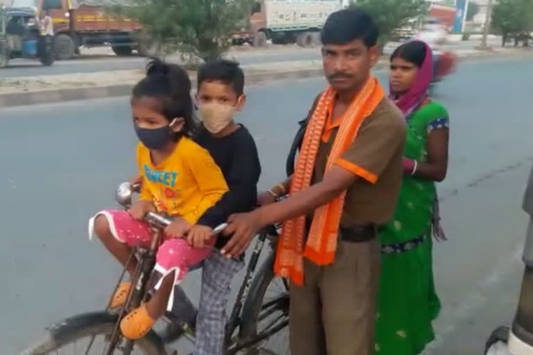 Bihar man with wife, 2 children march on a journey of 120 km on bicycle to join niece wedding