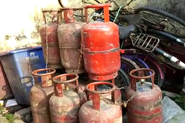 three cylinder thief arrested in agomoni