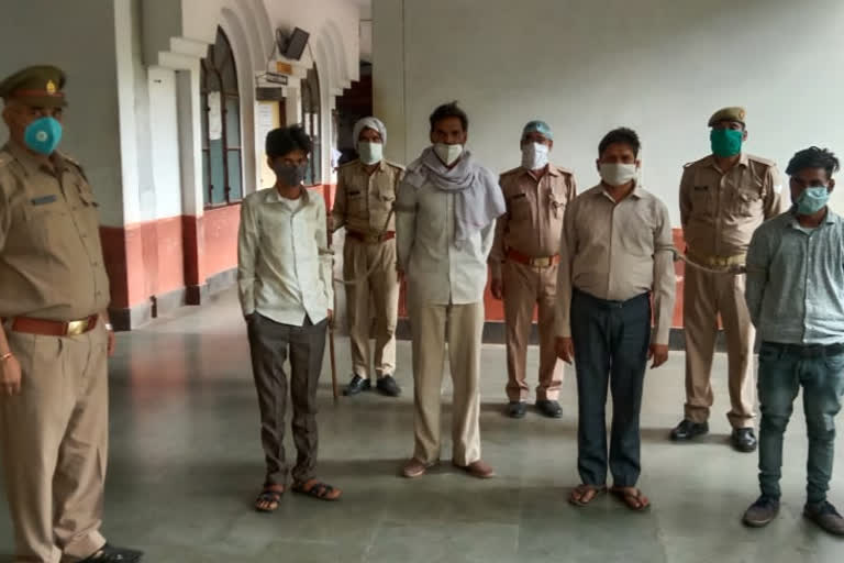 फ़िरोज़ाबाद में पुलिस ने चार नटवरलालों को किया गिरफ्तार, जानें कैसे करते थे ठगी