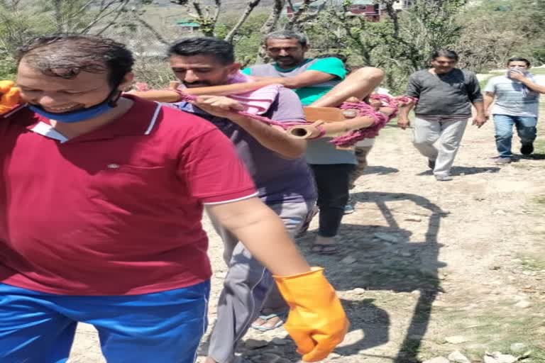 leg-fracture-due-to-stone-fall-on-laborer-in-mandi