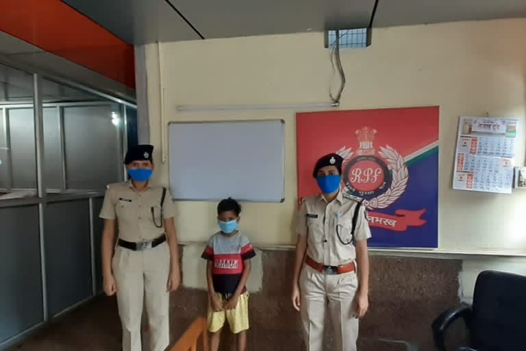 rpf rescues a child in chandauli