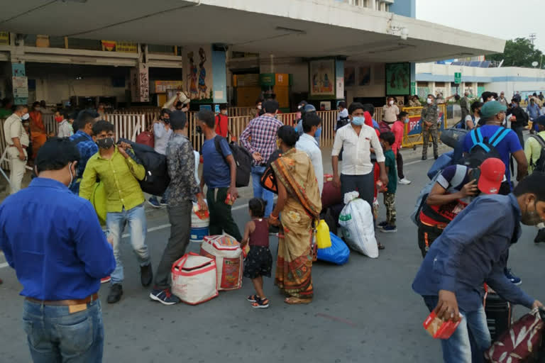 violation of Health safety week rules at Ranchi railway station