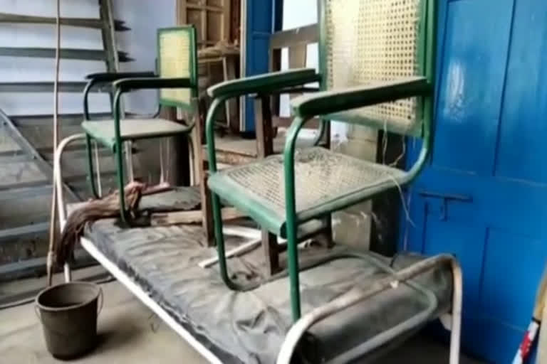 hospital is in ruins in dhanbad