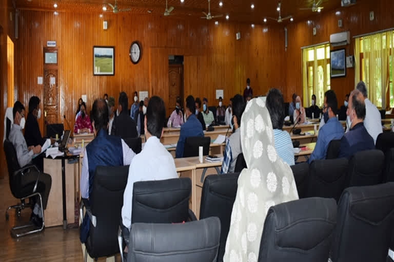 Principal Secretary H&UDD Visits Budgam; Reviews Development Scenario