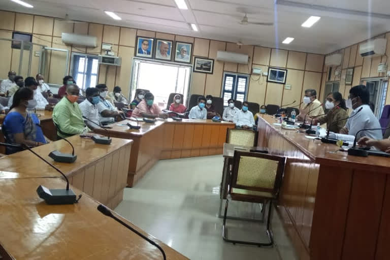 bellary municipality ward member meeting with commissioner preethi gehlot