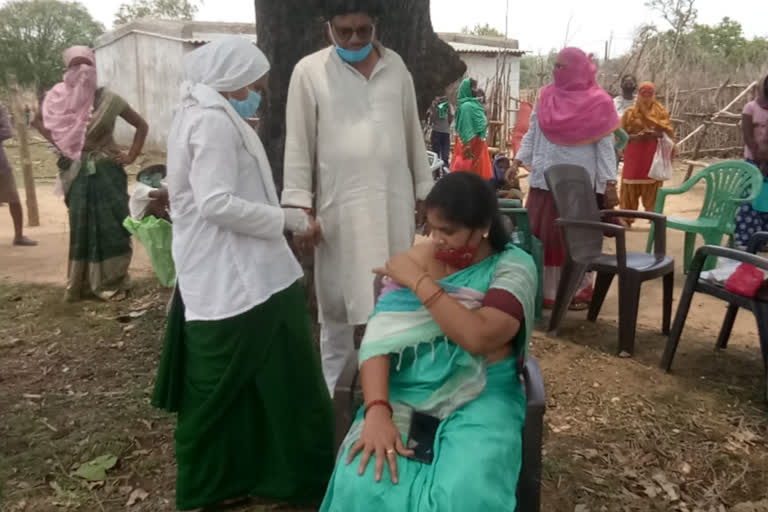 Champadevi Pavle got corona vaccine by going among laborers