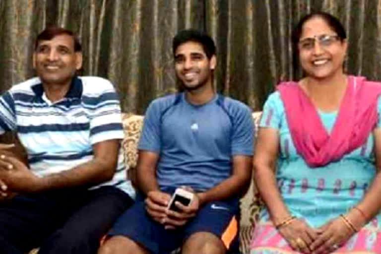 Cricketer Bhuvneshwar Kumar's father dies in meerut