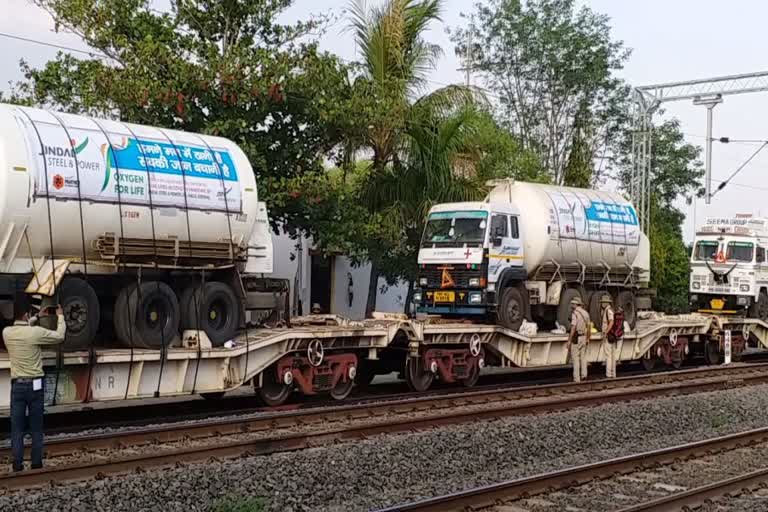 Oxygen Express arrives at Solapur