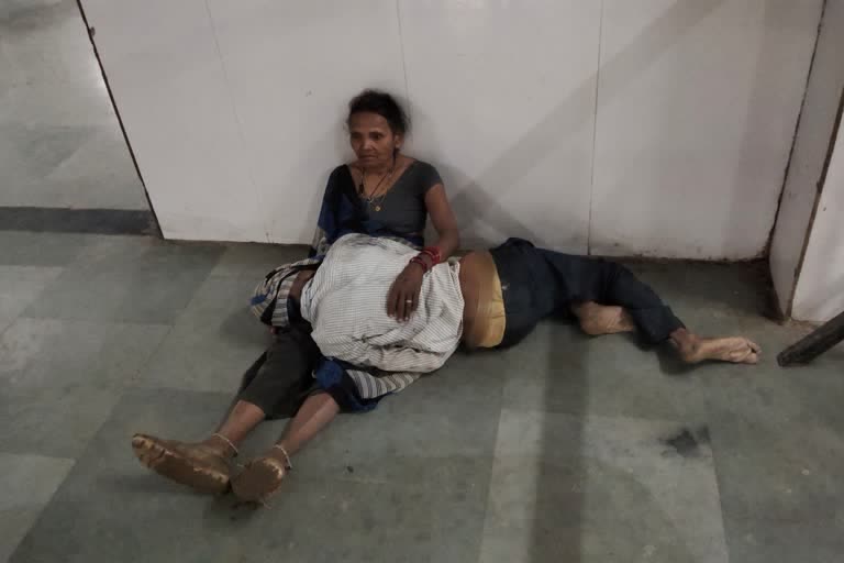 mother kept crying with the body in MP