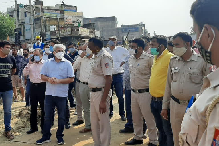 Transport Minister of Delhi Government Kailash Gehlot visited DMRC site