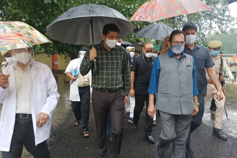 minority affair minister mukhtar abbas naqvi visit rampur district hospital