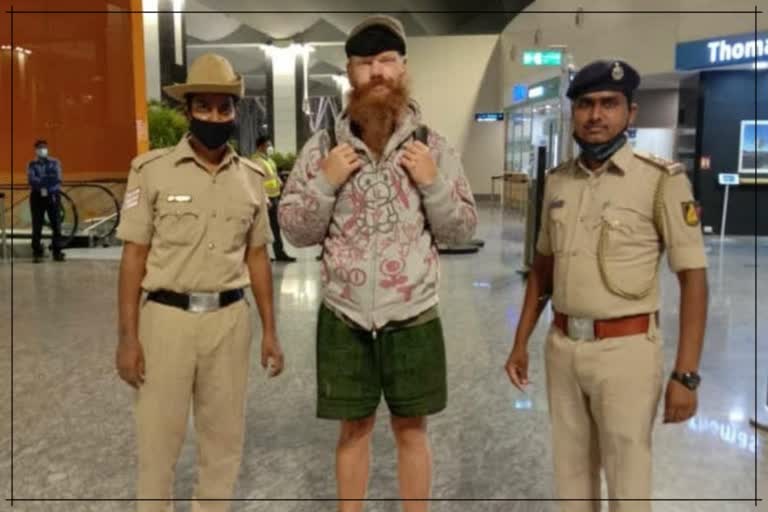 మతిస్తితితం లేని జర్మన్ పర్యటకుడు, mentally ill german tourist in india