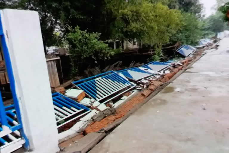 platform-wall-of-railway-station-jagadhari-workshop-fell-down-due-to-rain-in-yamunanagar