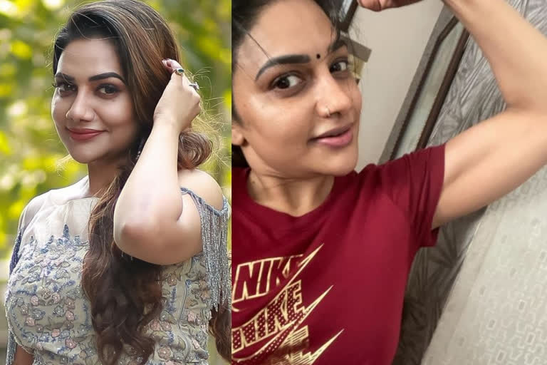 singer rimi tomy latest instagram post viral on social media  ഫിറ്റ്‌നസ് ഫ്രീക്കായി റിമി, മസിലിന്‍റെ ചിത്രം ഏറ്റെടുത്ത് ആരാധകരും  ഫിറ്റ്‌നസ് ഫ്രീക്കായി റിമി  റിമി ടോമി മസില്‍  റിമി ടോമി വാര്‍ത്തകള്‍  റിമി ടോമി  rimi tomy latest instagram post  rimi tomy latest instagram post news  rimi tomy fitness