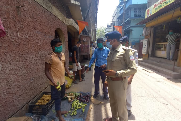 4 shopkeepers arrest in Srirampur for ignoring government guidelines of covid 19