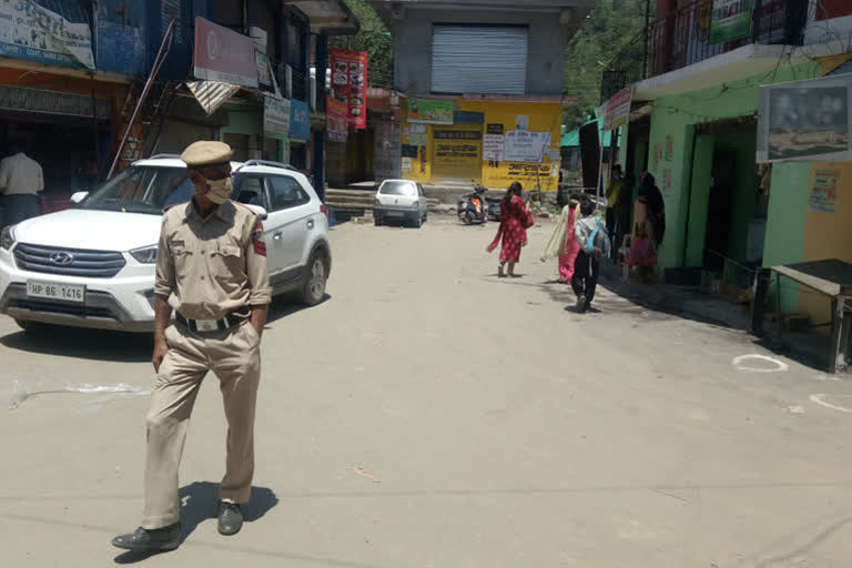 हिमाचल में बिना मास्क वालों पर पुलिस की सख्ती