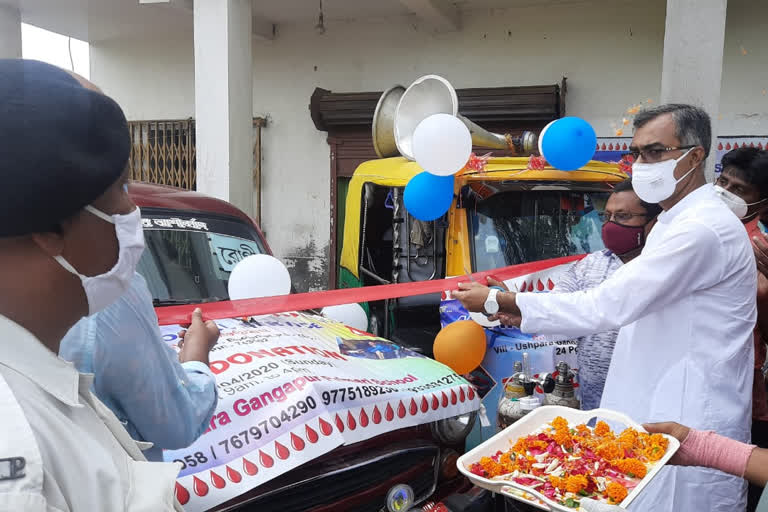 করোনা রোগীর খবার ও অসুস্থদের হাসপাতালে পৌঁছে দিতে উদ্যোগী ভাঙড়ের কয়েকজন যুবক