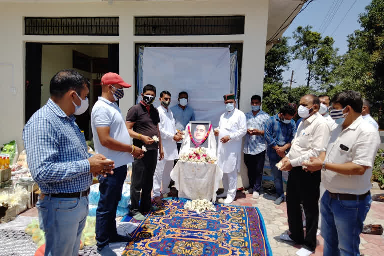 Badsar Congress paid floral tributes to former Prime Minister late Rajiv Gandhi on his death anniversary