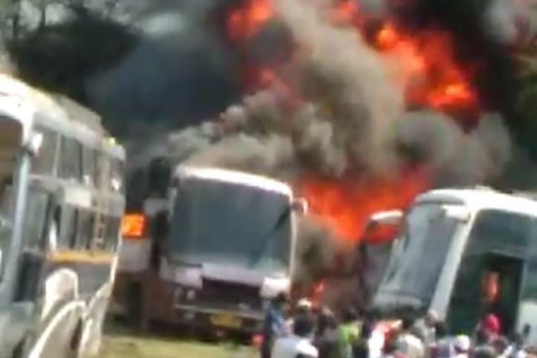 fire-caught-in-two-buses