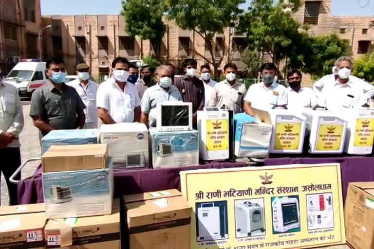 Jasol Dham gave oxygen concentrator machines, जसोल धाम ने दिए ऑक्सीजन कंसंट्रेटर मशीनें