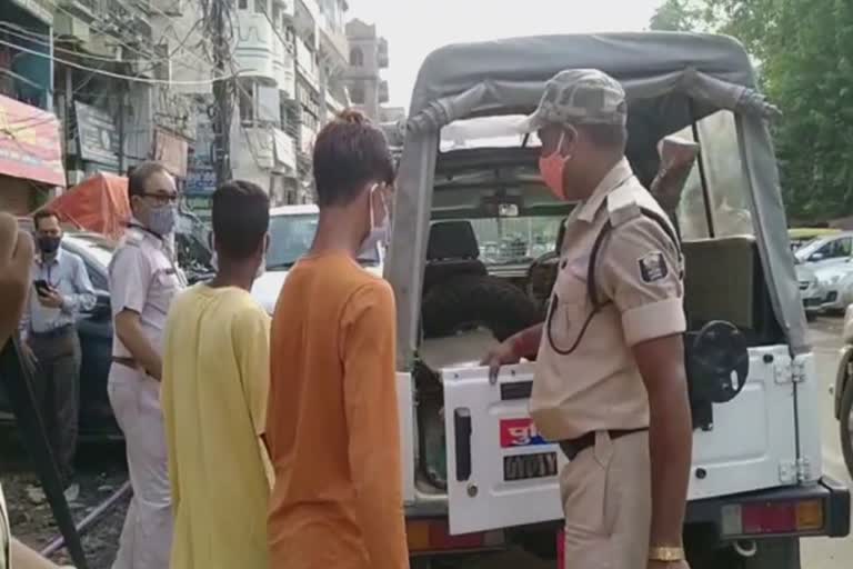 पुलिस ने आरोपियों को किया गिरफ्तार