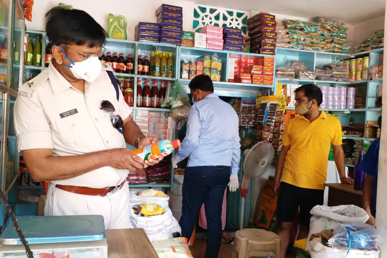 SDM conducted surprise raids in ration shops of Simdega