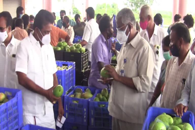 வண்டியில் சென்று விற்பனை செய்ய விவசாயிகள் கோரிக்கை!!