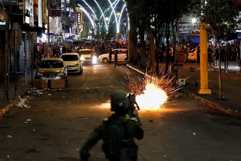 Israeli Police storm