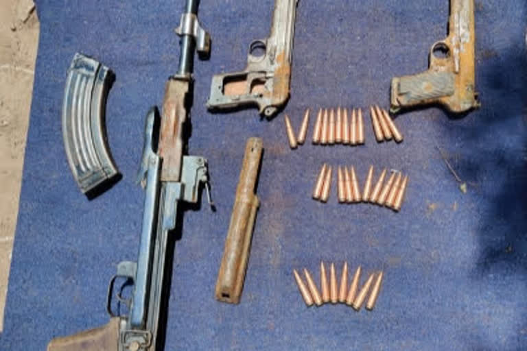 Huge cache of arms & ammo seized in J-K's Poonch  പൂഞ്ചിൽ നിന്ന് വൻ ആയുധശേഖരം കണ്ടെത്തി  പൂഞ്ചിൽ വൻ ആയുധശേഖരം  വൻ ആയുധശേഖരം  സംയുക്ത ഓപ്പറേഷൻ  Huge cache of arms and ammo seized  Poonch  arms and ammo seized in Poonch  Special Operation Group