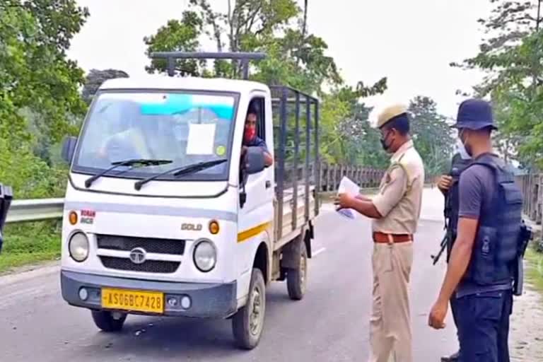 Police Checking on dibrugarh and charaideu border