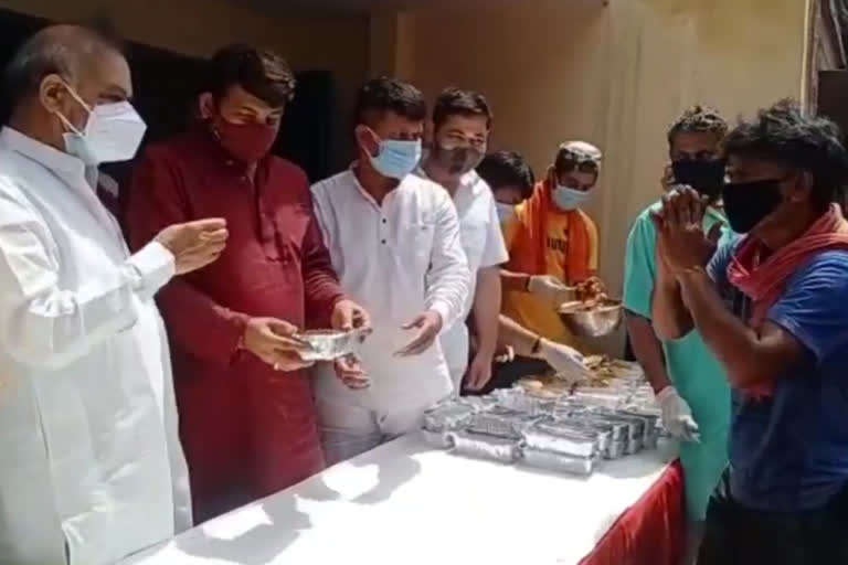 vishwas nagar bjp food distribution