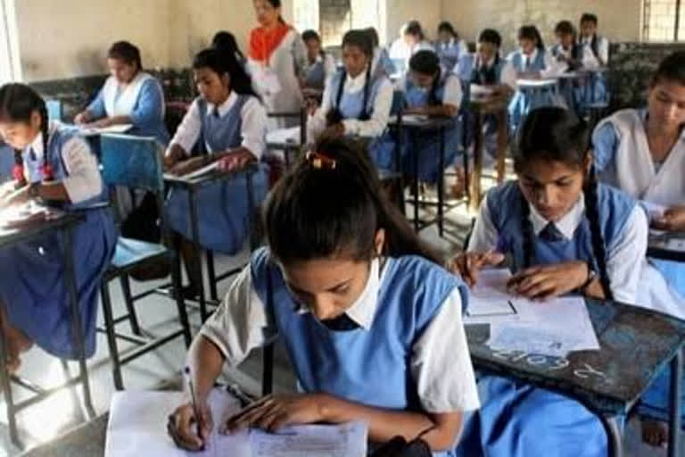 Conducting Class 12 board exams before vaccinating students can be big mistake: Sisodia  New Delhi  vaccinating students  പ്രതിരോധ കുത്തിവയ്‌പ്  ഡൽഹി ഉപമുഖ്യമന്ത്രി മനീഷ് സിസോഡിയ