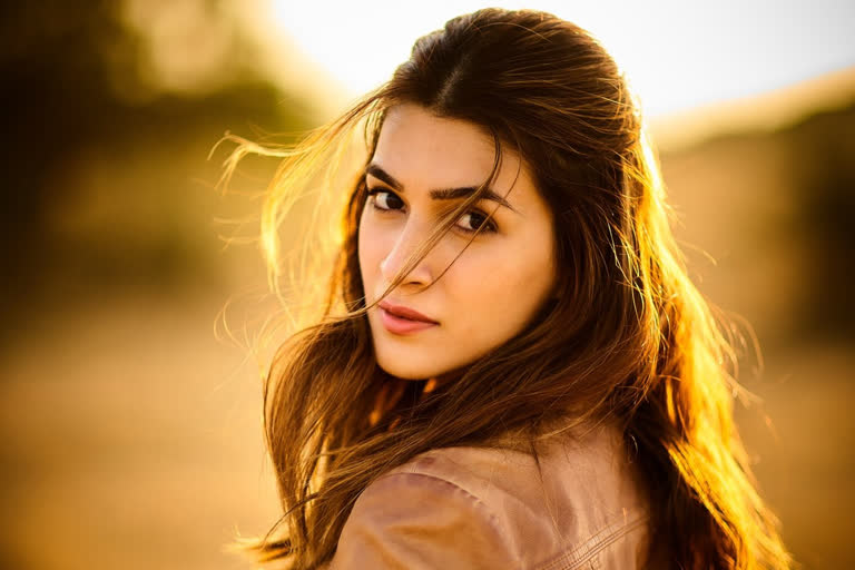 kriti sanon completes seven years in bollywood