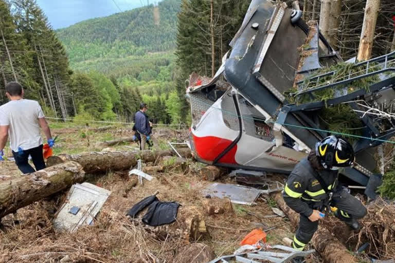 cable car accident in Italy  14 killed in Italy cable car accident  Italy accident  Italy cable car crash  rome cable car crash  ಸುಂದರ ಲೋಕವನ್ನು ನೋಡುತ್ತಲೇ ಇಹಲೋಕ ತ್ಯಜಿಸಿದ 14 ಜನ  ಕೇಬಲ್​ ಕಾರ್​ ದುರಂತ  ಕೇಬಲ್​ ಕಾರ್​ ದುರಂತದಲ್ಲಿ 14 ಜನ ಸಾವು  ಇಟಲಿಯಲ್ಲಿ ಕೇಬಲ್​ ಕಾರ್​ ದುರಂತದಲ್ಲಿ 14 ಜನ ಸಾವು  ಇಟಲಿ ಸುದ್ದಿ,  ರೋಮ್​ ಸುದ್ದಿ