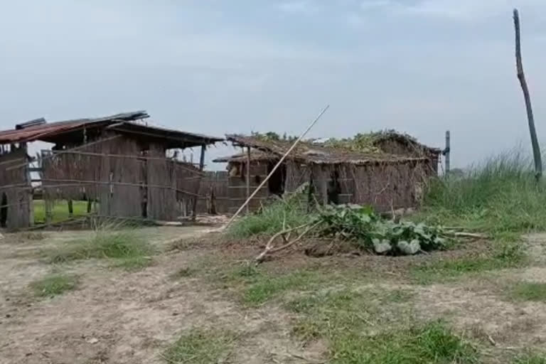 ব্ৰহ্মপুত্ৰৰ খহনীয়াত জাহ গ'ল লাহৰীঘাট উন্নয়ন খণ্ডৰ বহুকেইখন গাঁও