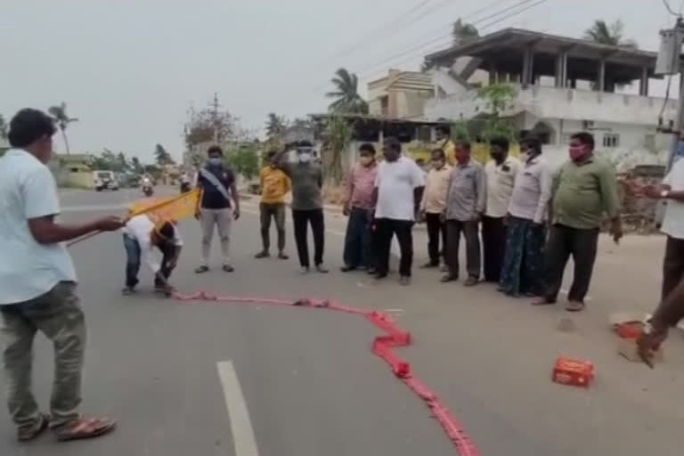 దూళిపాళ్లకు బెయిల్ రావటంపై తెదేపా కార్యకర్తల సంబరాలు