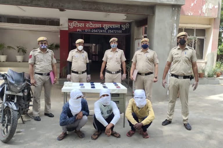 sultanpuri police arrested three wanted criminal