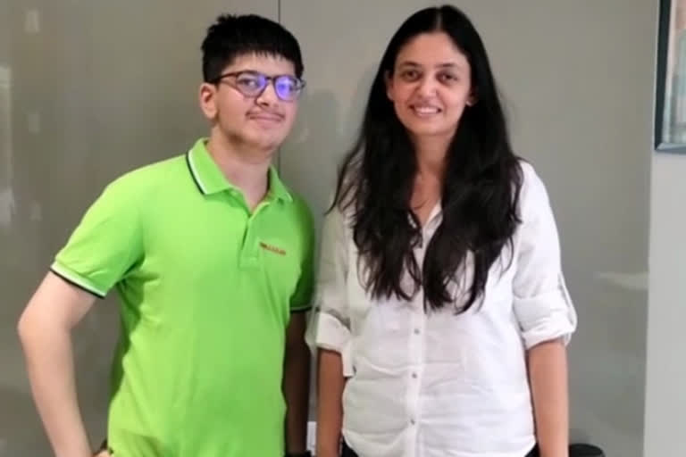 two students of noida start a website to help corona victims