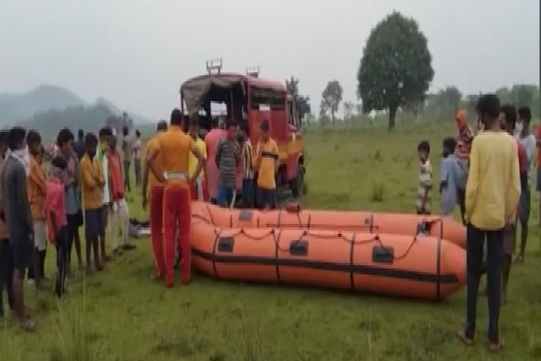 Boat capsized in Malkangiri;1 died, 7 missing  cyclone yaas  ചിത്രകൊണ്ടയിൽ ബോട്ടപകടത്തിൽ ഒരു മരണം; 7 പേരെ കാണാതായി  യാസ് ചുഴലിക്കാറ്റ്